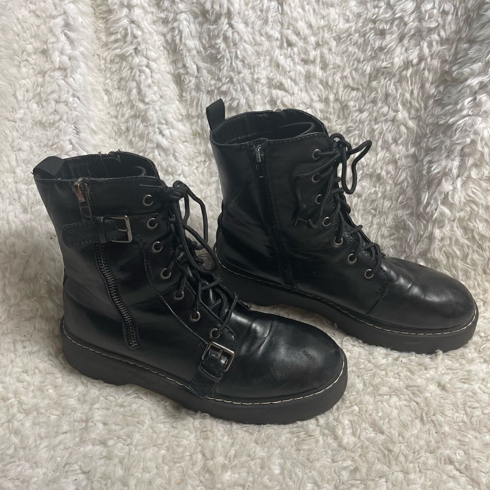 Wild Pair Arriele Black faux leather lace up boots Lug Sole Side-Zipper SZ11M